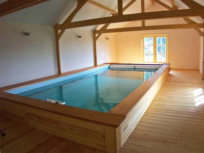 Swimstream ARTH-Pool op plaats van voormalige kippenhok. Zowel zwembad als volledige houtafwerking door Swimstream gerealiseerd. ~Amerongen