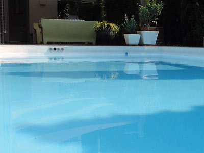 Foliebad (beton) met Swimstream C-Model zwemmachine ~Riva Del Garde, Italië